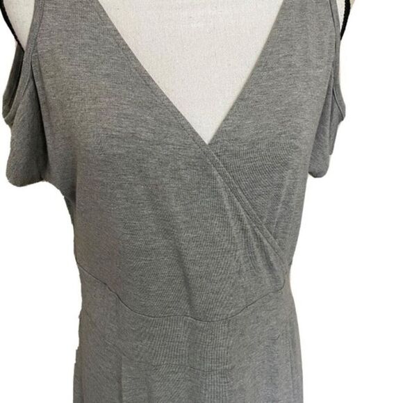 ✨Torrid Heather Gray Cold Shoulder Surplice Maxi Sz 3X Dress✨ - Picture 8 of 10